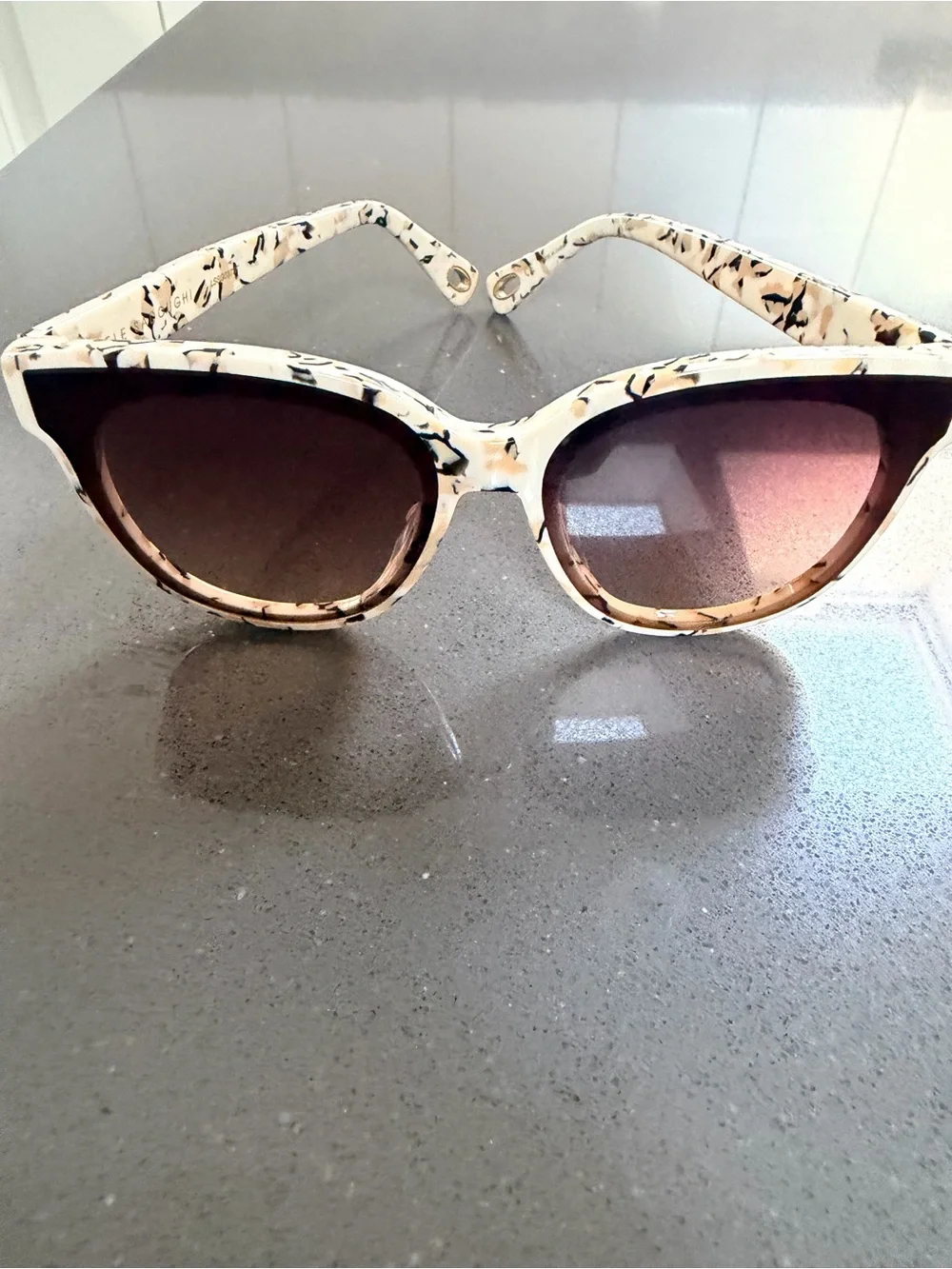 Lele Sadoughi LSSC0378 Oversized Cat Eye Sunglasses Cream Tortoise